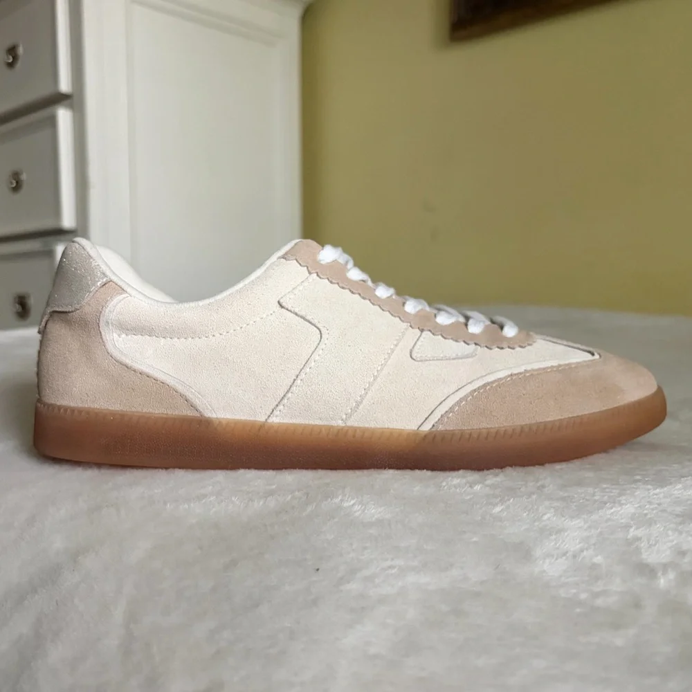 Toms  Beige Suede/Leather Upper Rubber Outsole Women’s‎ Sneakers Sz 10